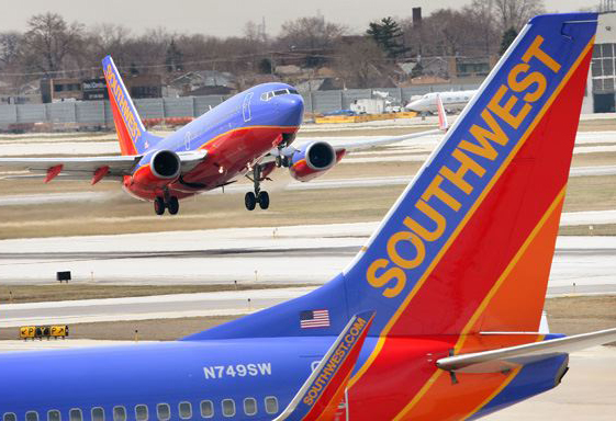 Hundreds of passengers at Reagan Airport say they were 'stranded