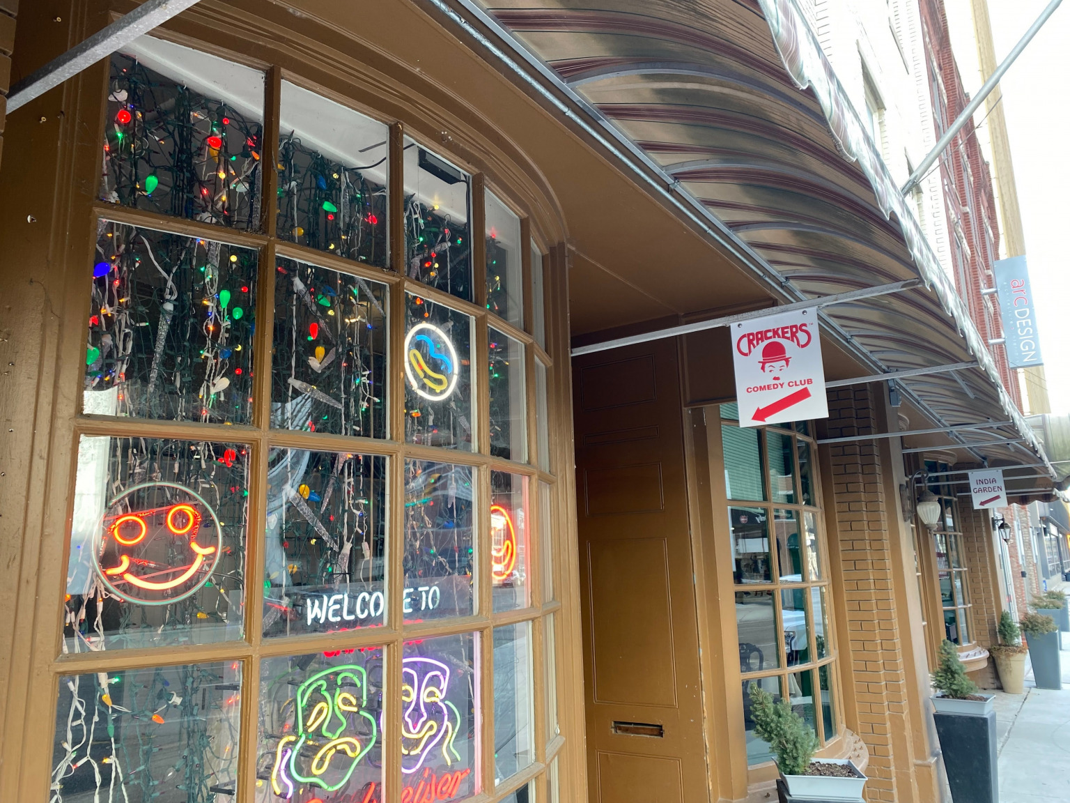 Crackers closes, ending 40year run as local standup comedy