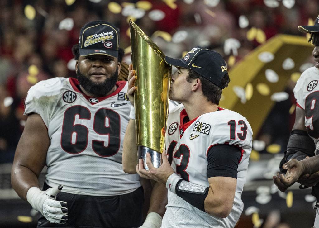 The Latest: Georgia beats Alabama 33-18 for national title