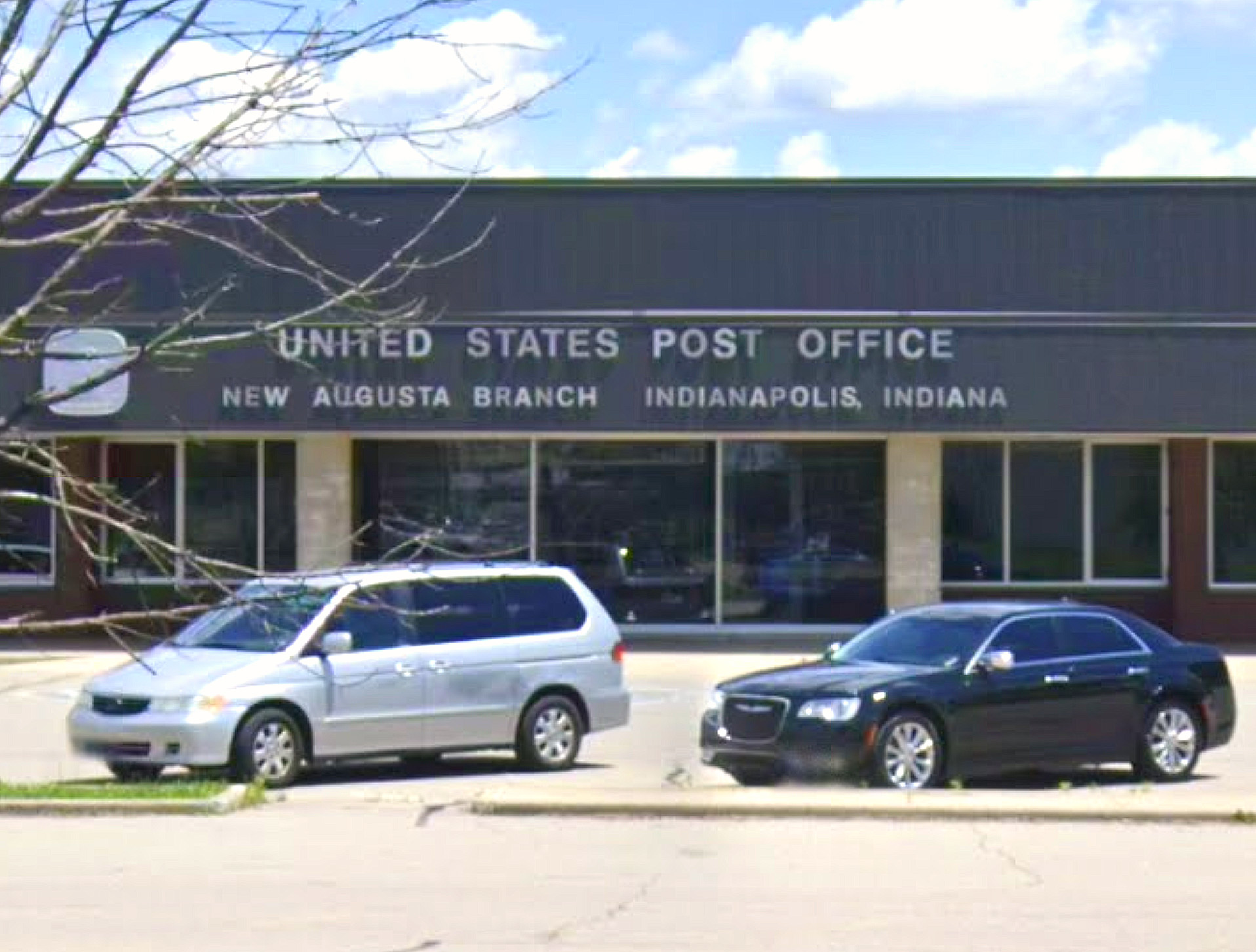 Former Indianapolis post office manager charged with mail theft