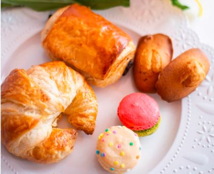 types of french pastries macaroon