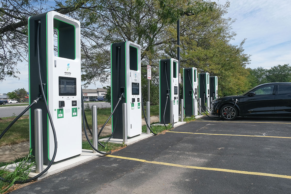 U.S. Highways To Get 500,000 Electric Vehicle Charging Stations