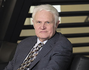 Professional portrait of Dr. Kurt Kroenke