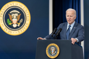 Biden making unprecedented move by joining UAW picket line