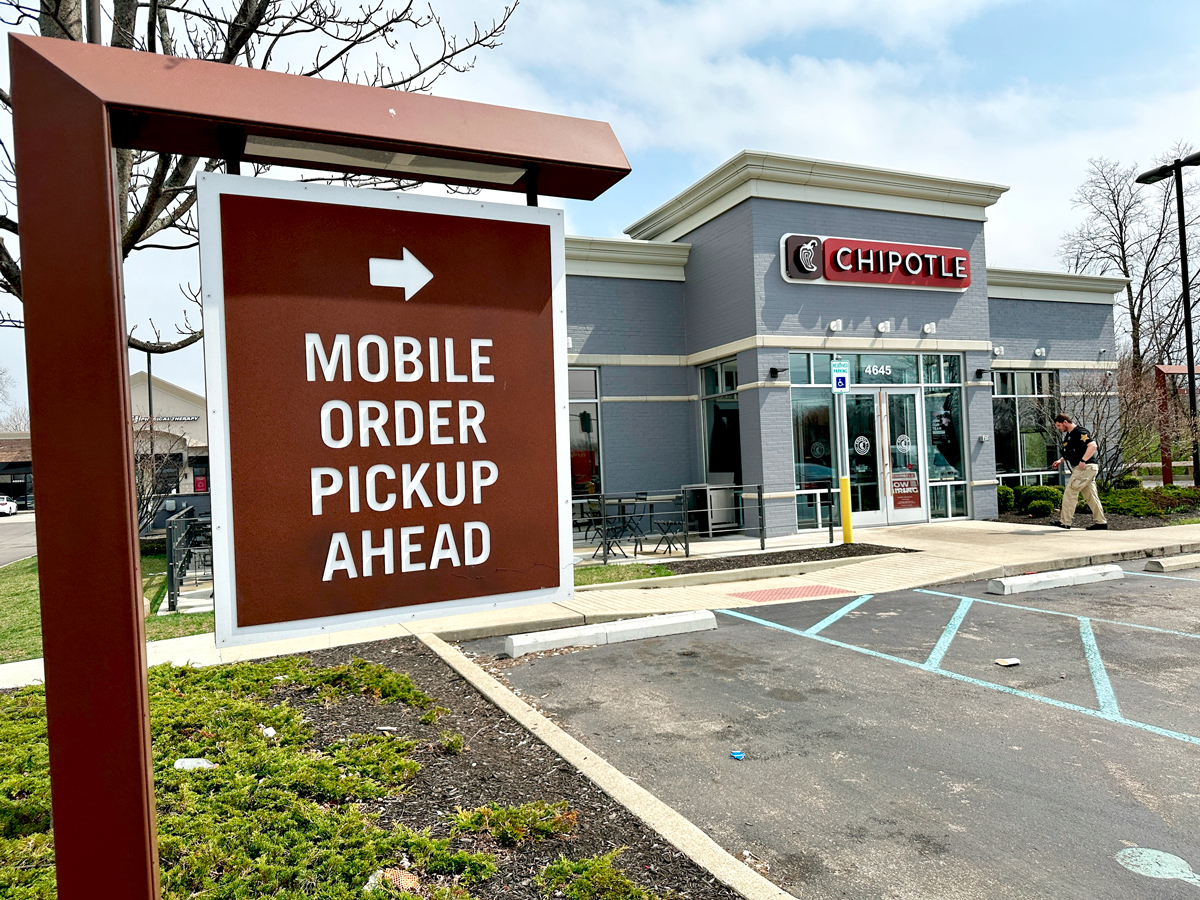 DoorDash driver throws order on the ground after customer doesn't