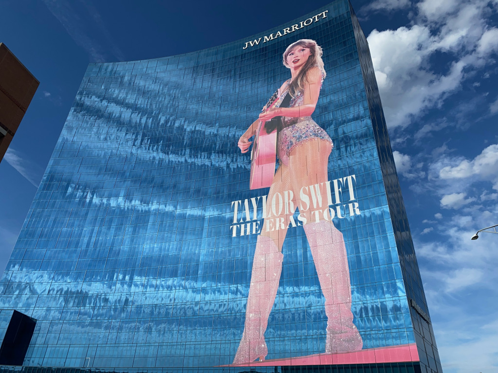 TAYLOR SWIFT JW MARRIOTT