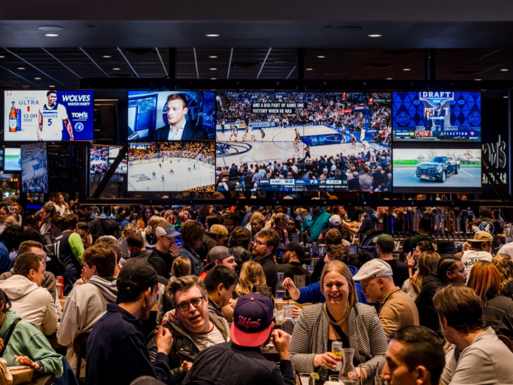 Postseason run by Pacers is boom, baby, for sports-themed bar
