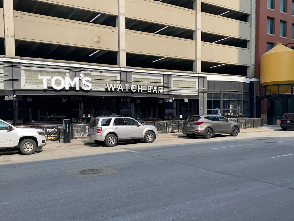 TOMS EXTERIOR