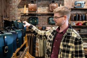 Holiday shopping at small businesses driven by online sales, social media focus