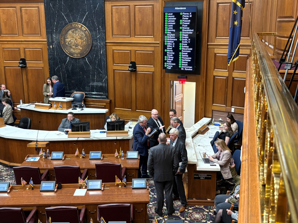 Indiana House Democrats, Republicans spar over redistricting as session begins