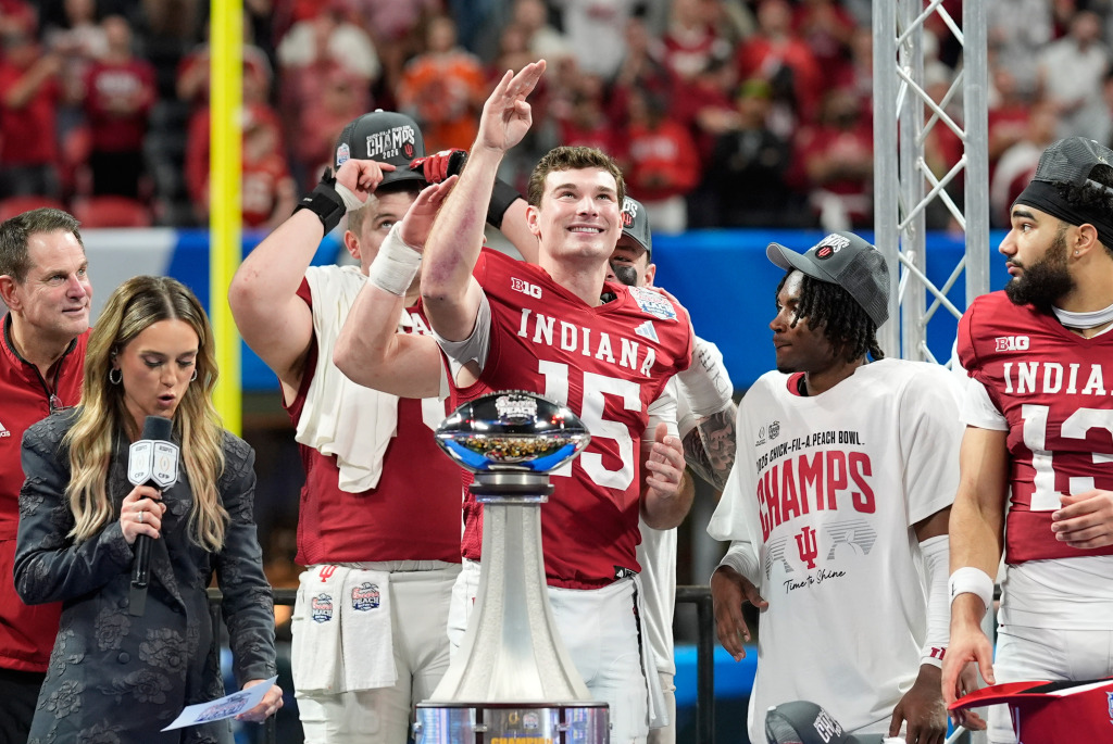 Indiana QB Fernando Mendoza is going home for championship game