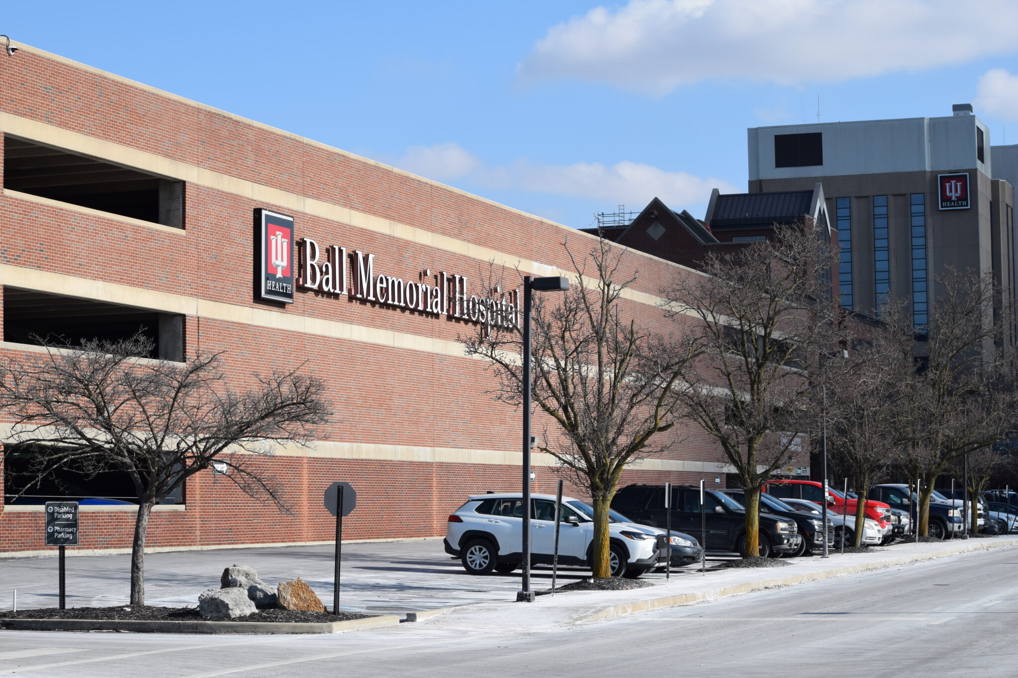 Pharmacy board narrowly accepts drug diversion settlement with IU Health's Muncie hospital